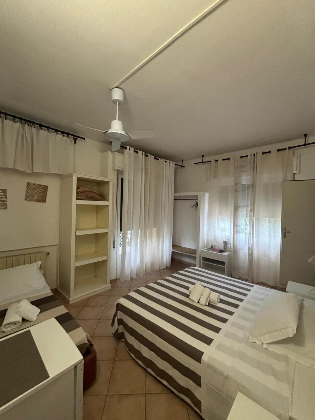 Casa Versilia Hotel Marina di Massa Eksteriør billede