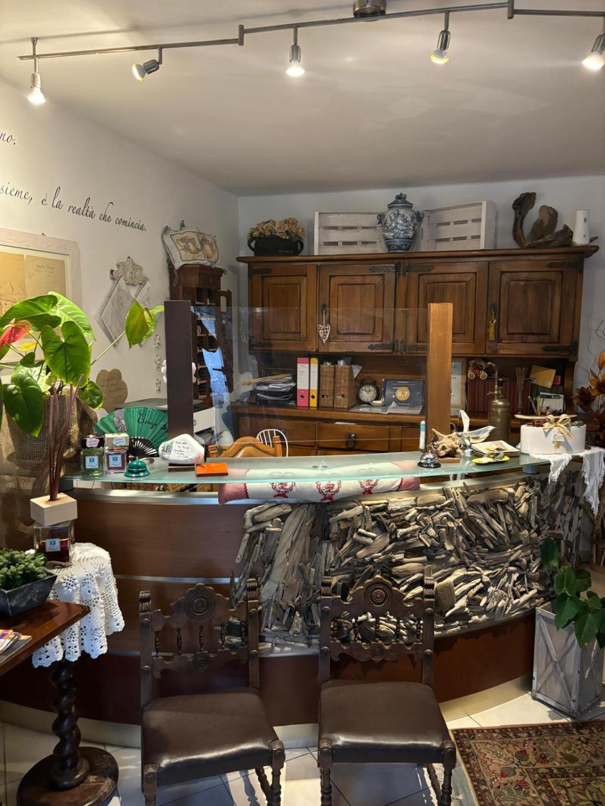 Casa Versilia Hotel Marina di Massa Eksteriør billede
