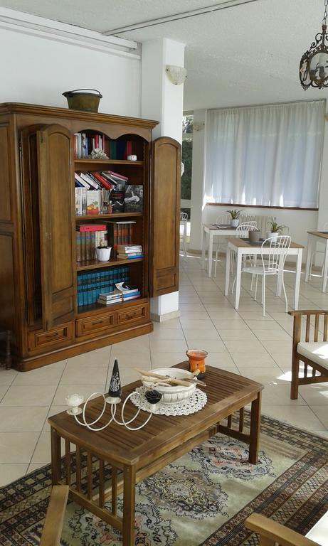 Casa Versilia Hotel Marina di Massa Eksteriør billede